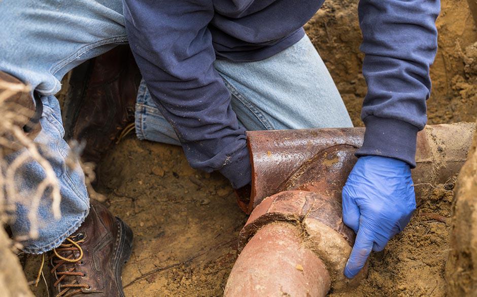 comment déboucher une douche Sèvres